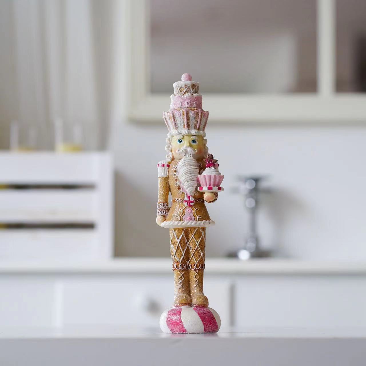 Нежно-розовая фигурка-кукла Со – обзор и цена Nutcracker Figurine