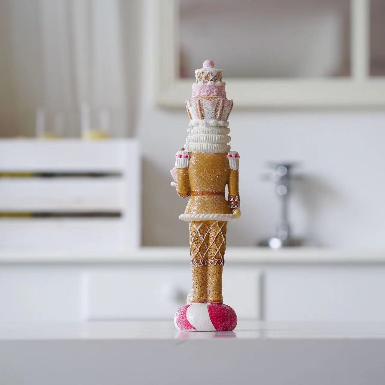 Нежно-розовая фигурка-кукла Со – обзор и цена Nutcracker Figurine